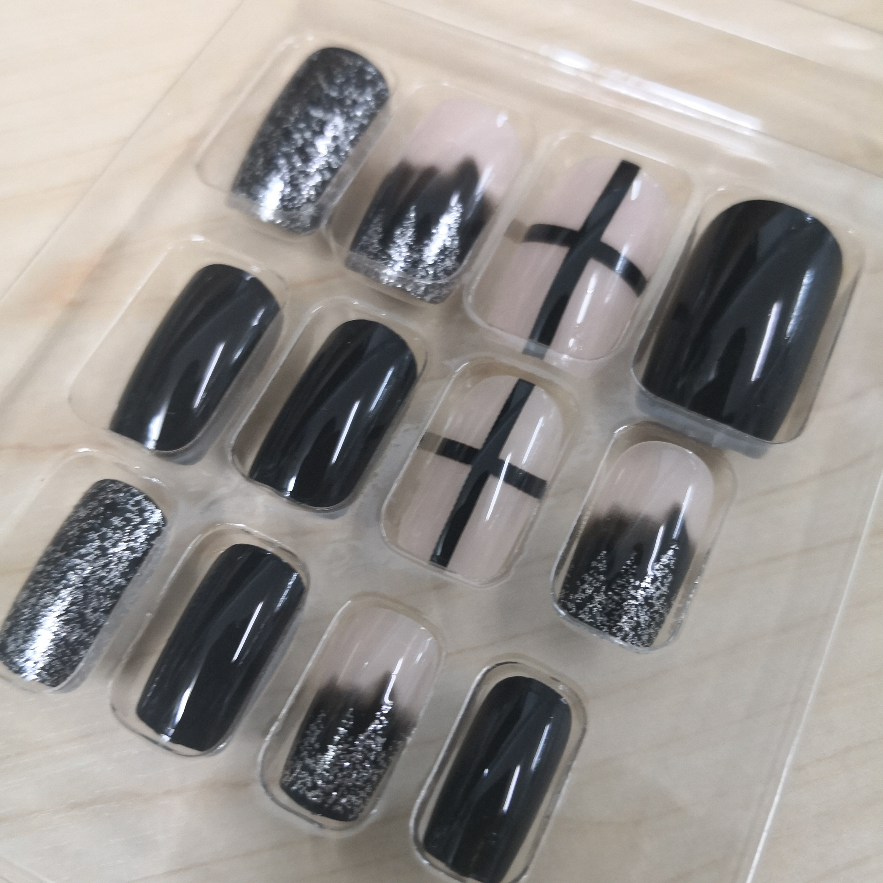 129145 Airbrush Nails 12 pieces design nail แปะปุ๊บ สวยปั๊บ ด้วยเล็บปลอมสุดน่ารัก ไม่ต้องใช้กาว ใช้งานง่าย ติดแน่นทนนาน