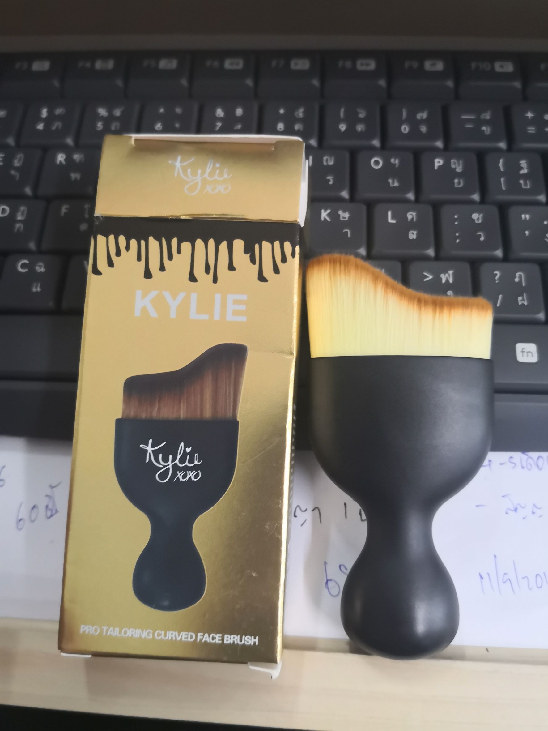 ขายแปรงแต่งหน้า เกลี่ยรองพื้น เนียนนุ่ม เกลี่ยรองพื้นง่ายมาก ต้องลอง curved brush makeup