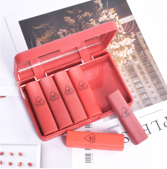 (1set/6แท่ง)ลิปสติกเนื้อเงา มันวาว ติดทน สีแน่น สวย เติมเสน่ห์ให้ริมฝีปากคุณน่าสัมผัส ลิปสติกสีสวย สะกดทุกสายตาให้คุณโดนเด่น เครื่องสำอาง HENGFANG HF9081